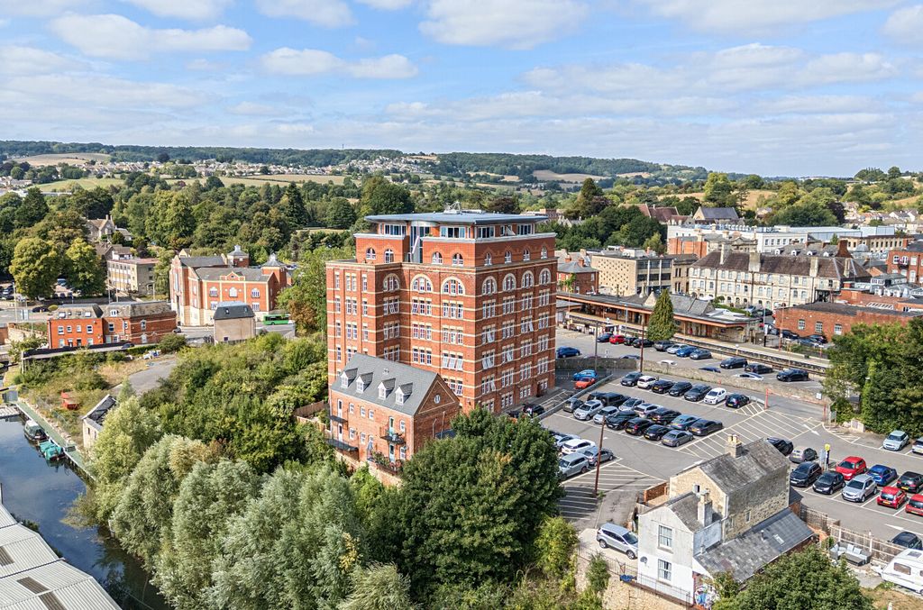 Property photo 1 of 31 Exterior