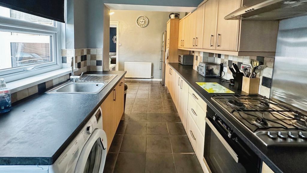 Property photo 2 of 12 Kitchen