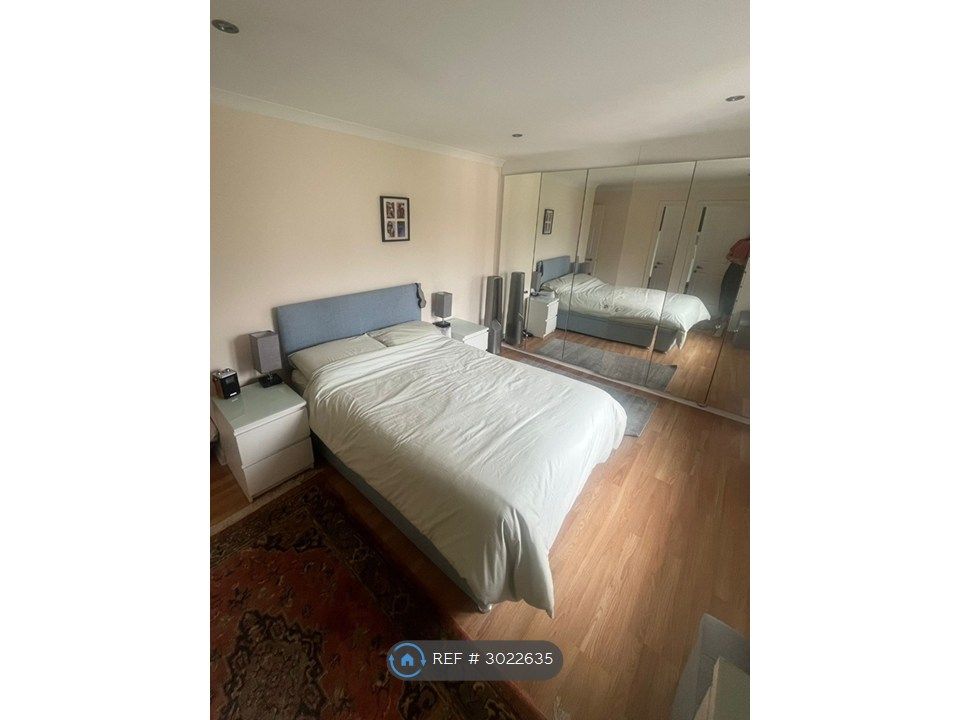Property photo 3 of 16 Mster Bedroom