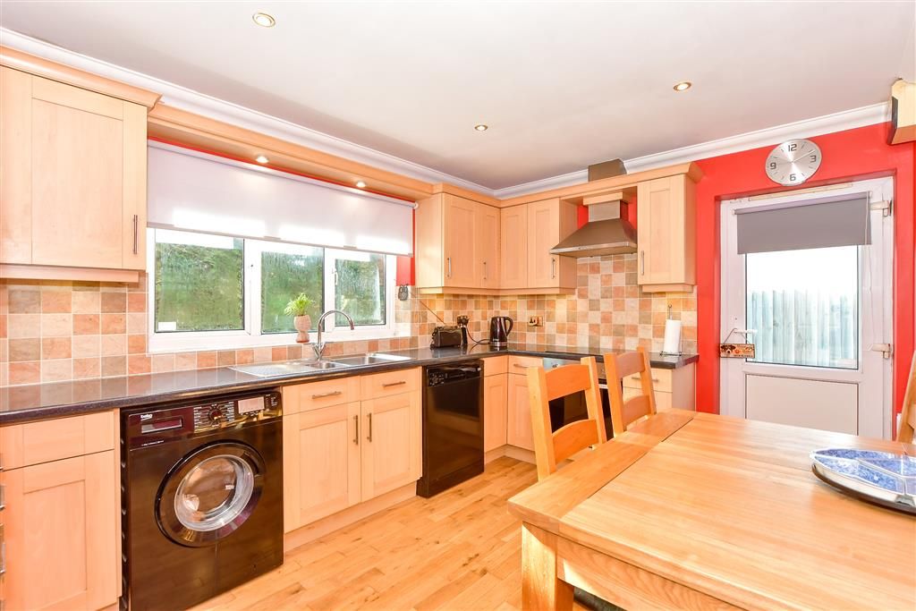 Property photo 3 of 10 Kitchen