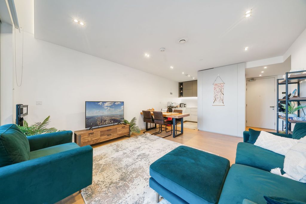 Property photo 3 of 12