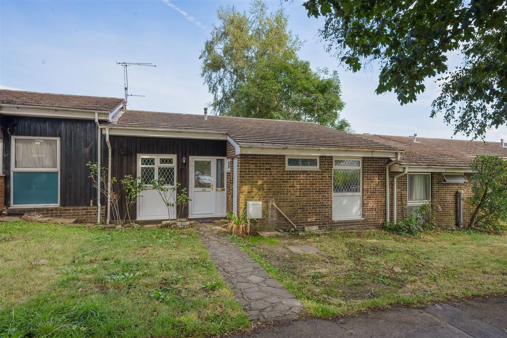 Property photo 1 of 16 Ulcombe Gardens, Canterbury