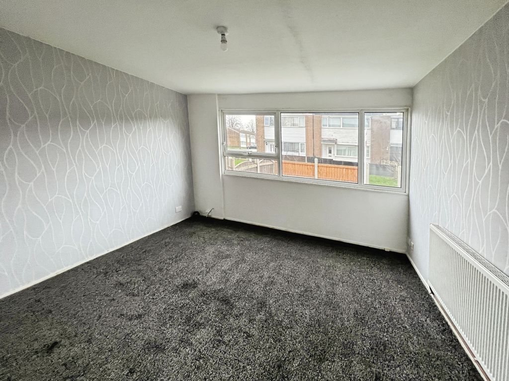 Property photo 2 of 18 Lounge