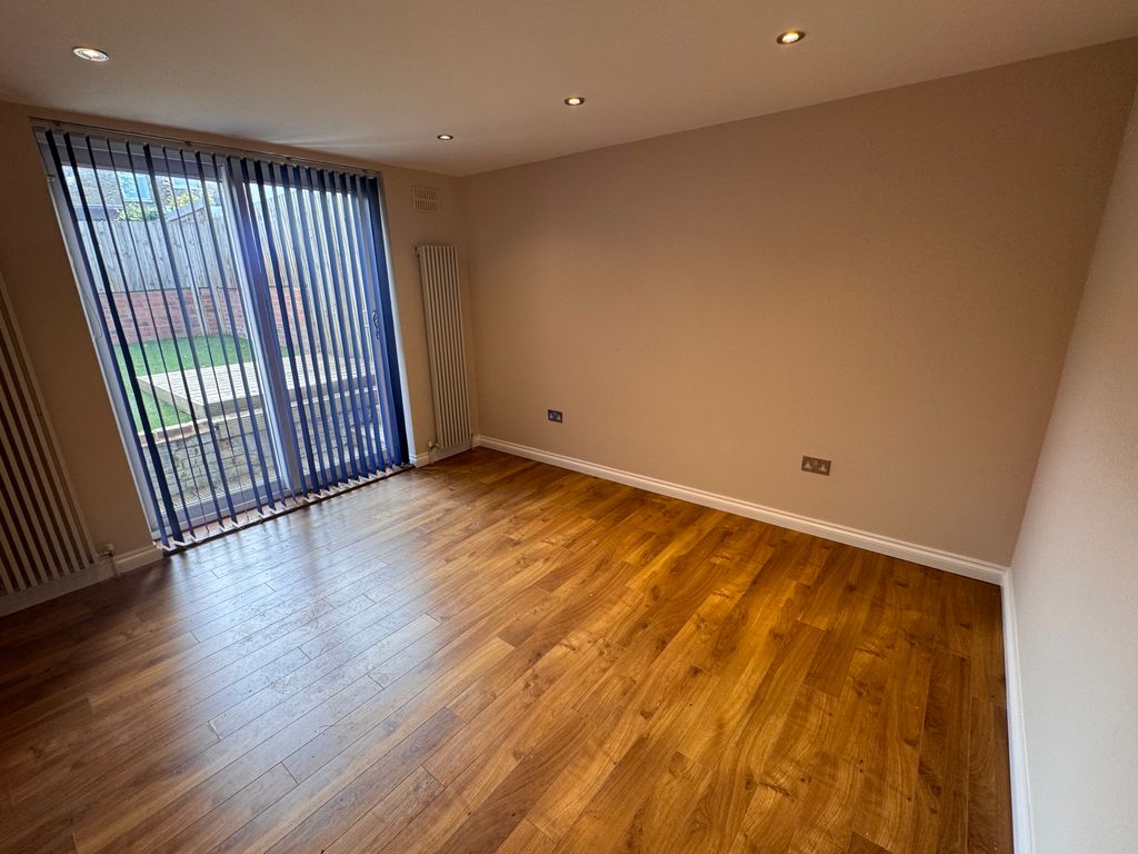 Property photo 3 of 7 Lounge
