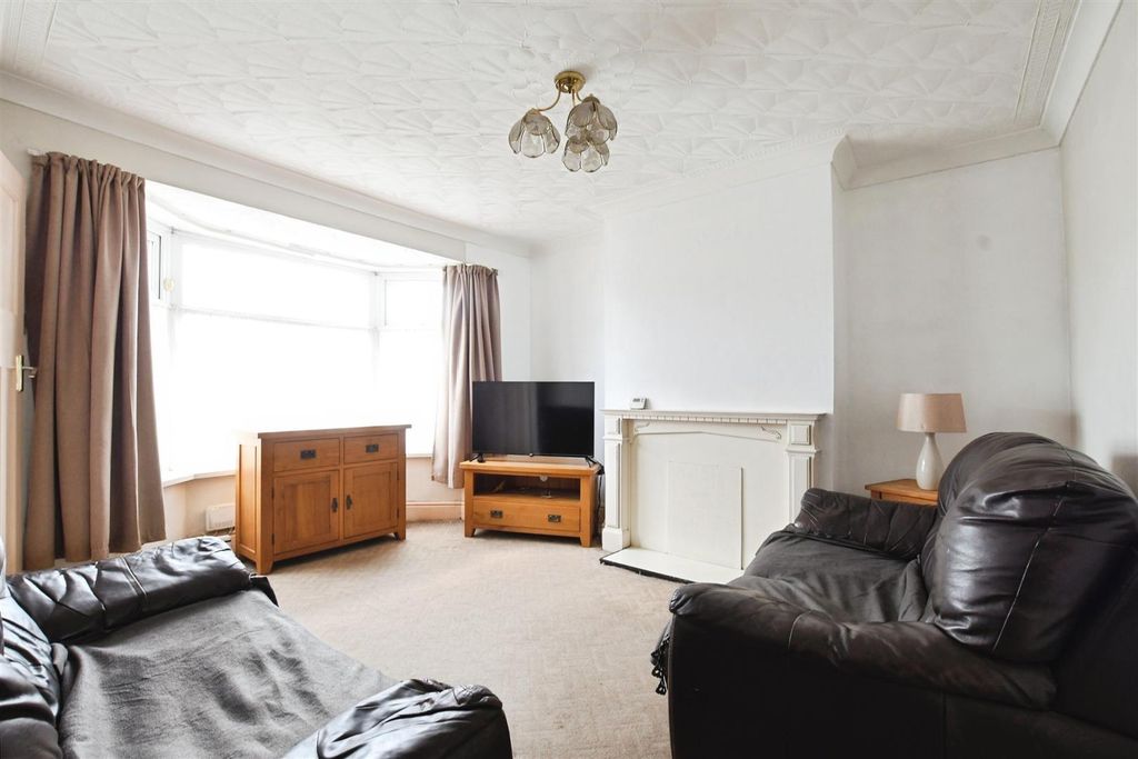 Property photo 2 of 20 Lounge