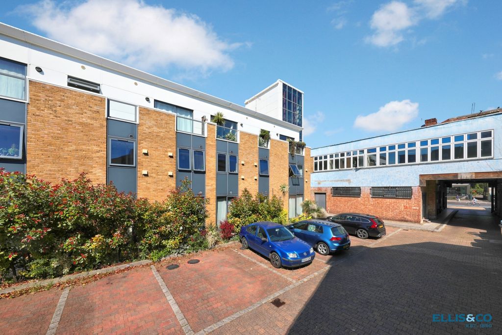 Property photo 1 of 9 Picture No. 10