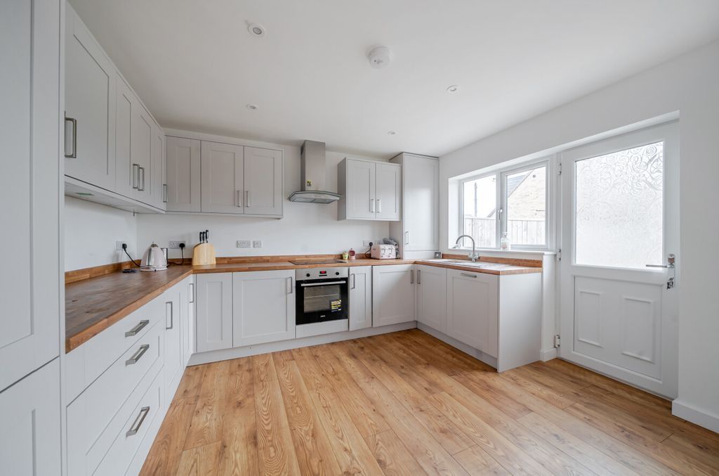 Property photo 3 of 19 1497602-12-6A60E3...