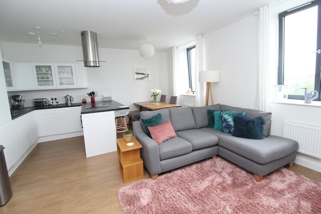 Property photo 3 of 9 Lounge/Kitchen