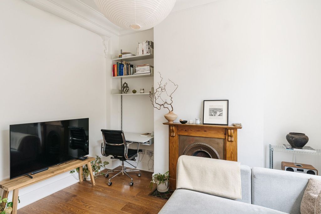 Property photo 2 of 9 Warneford Street E9