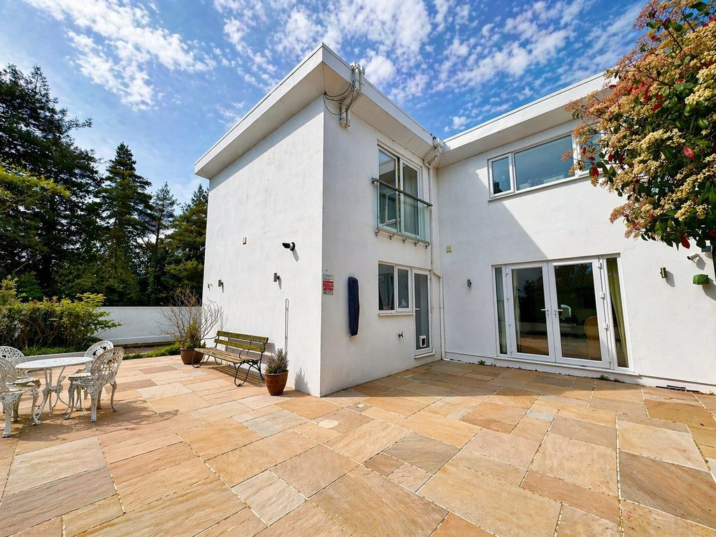 Property photo 3 of 28