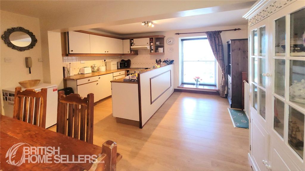 Property photo 3 of 13 Picture No. 12