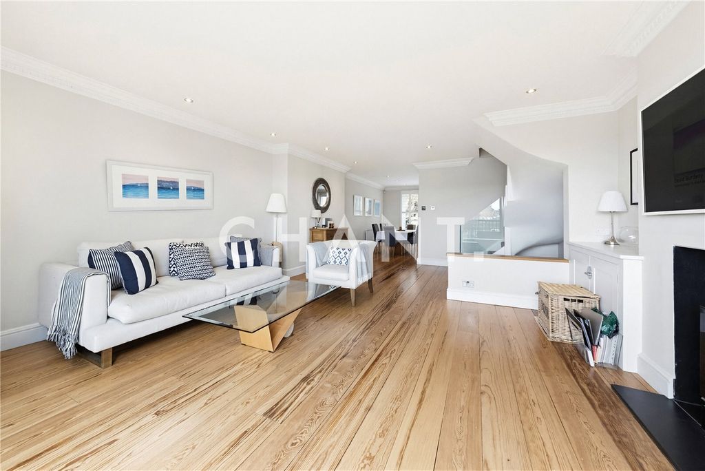 Property photo 3 of 24 Picture No. 18