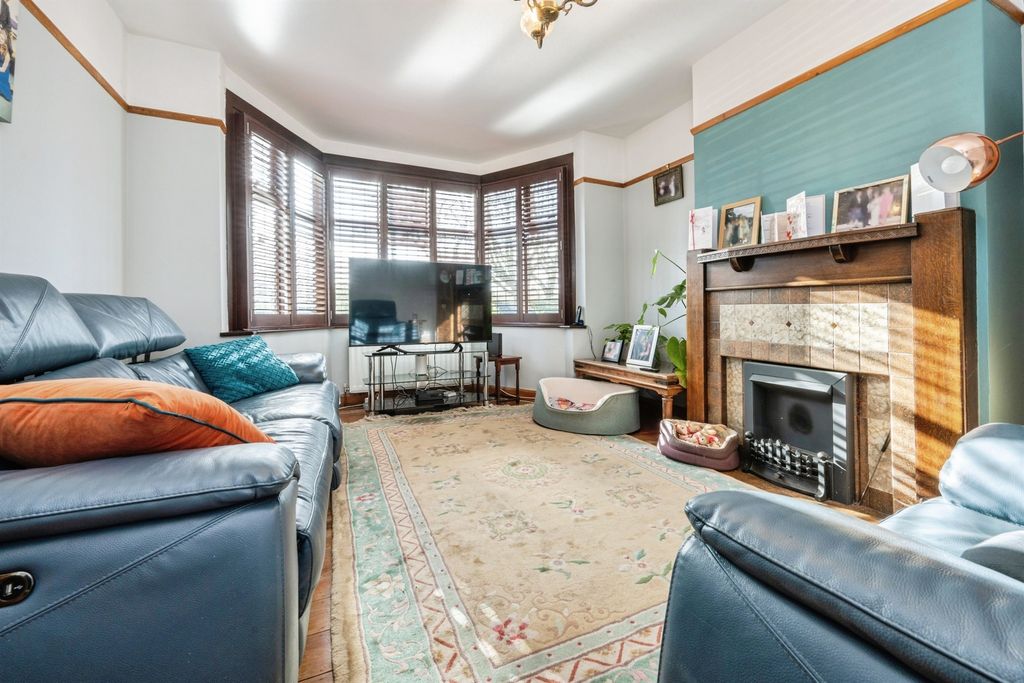 Property photo 2 of 17