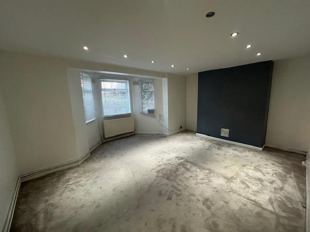 Property photo 2 of 18 Flat 1.Jpg