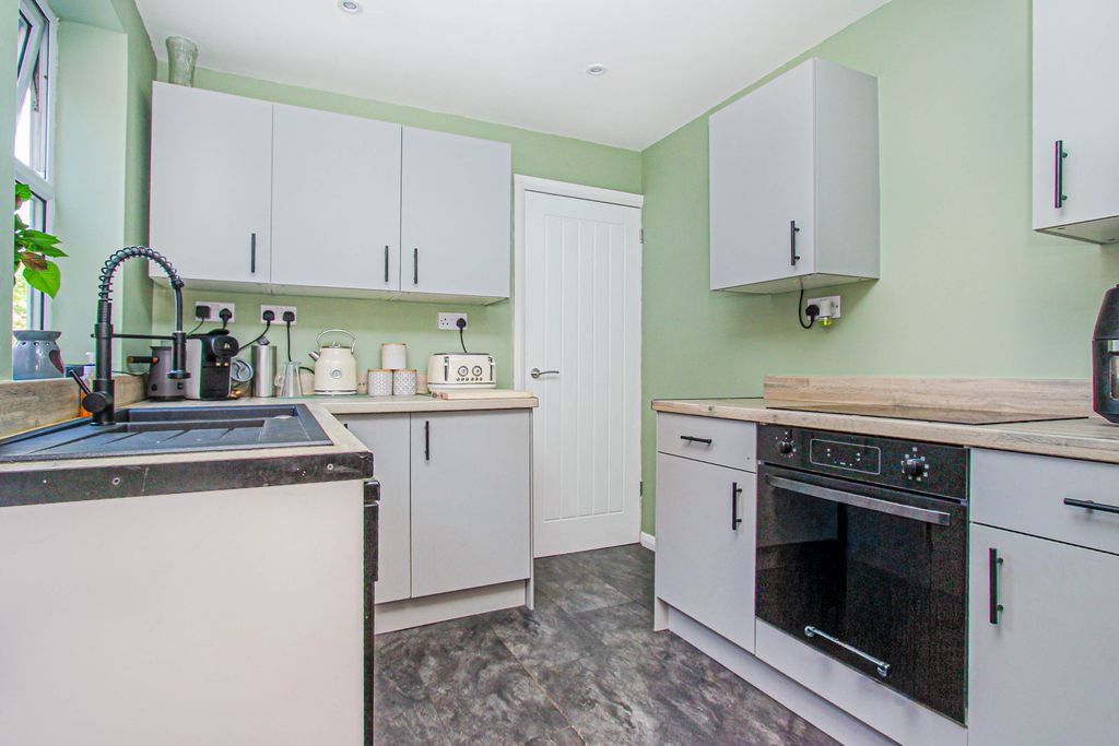 Property photo 3 of 13 Kitchen