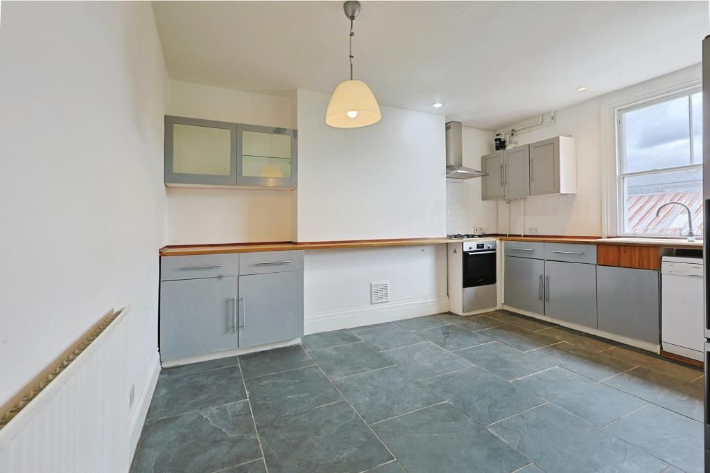 Property photo 2 of 17 Kitchen