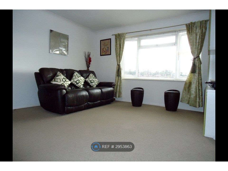 Property photo 3 of 10 Living Room