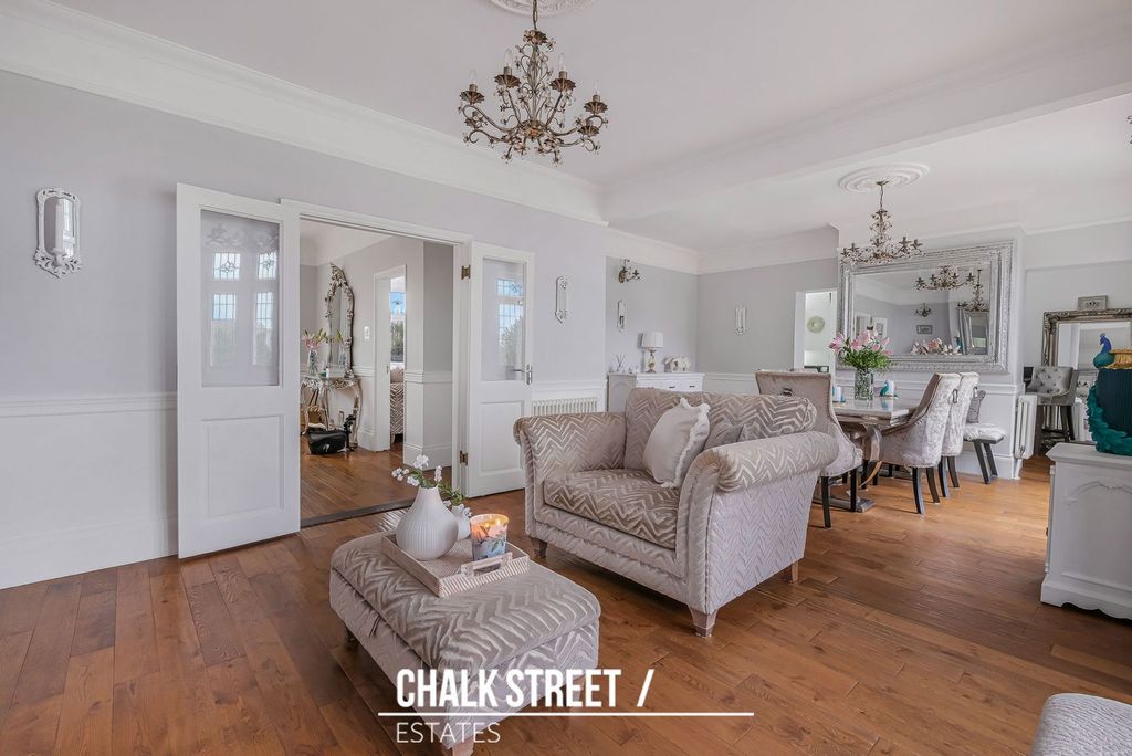 Property photo 3 of 42