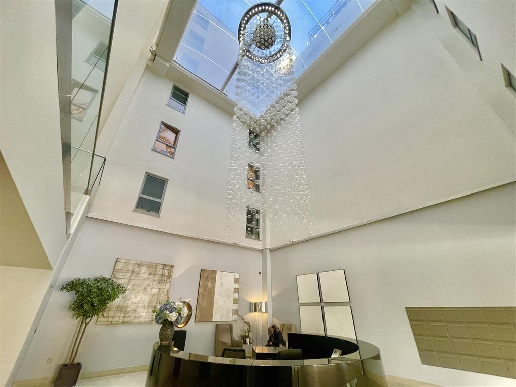 Property photo 2 of 7 Entrance Hall