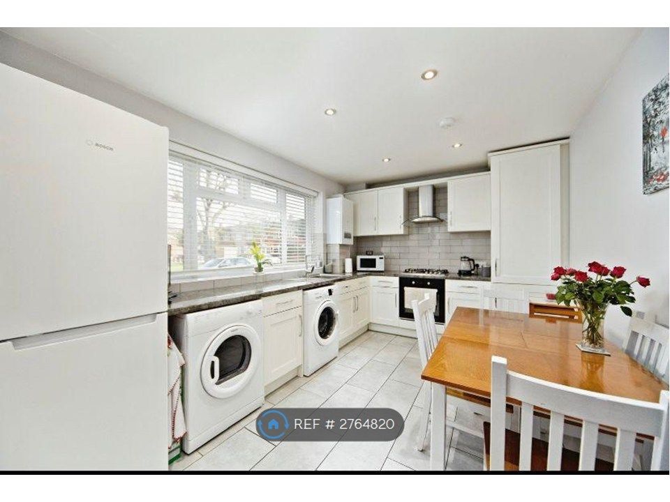 Property photo 3 of 14 Kitchen