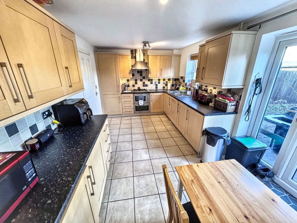 Property photo 3 of 23