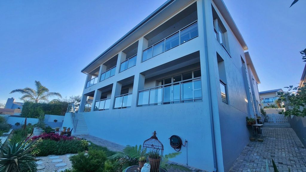 Property photo 2 of 52