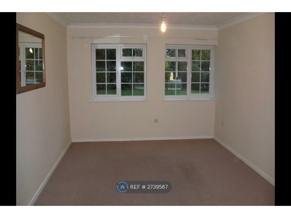 Property photo 3 of 6 Lounge