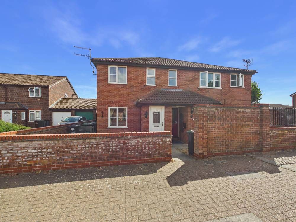 Property photo 1 of 11 Giraffe360-Still008