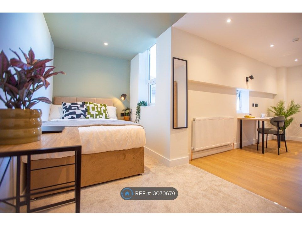 Property photo 1 of 8 Room 4 Large Studio