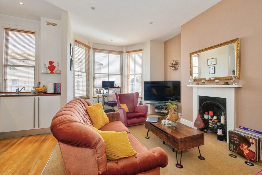 Property photo 3 of 12