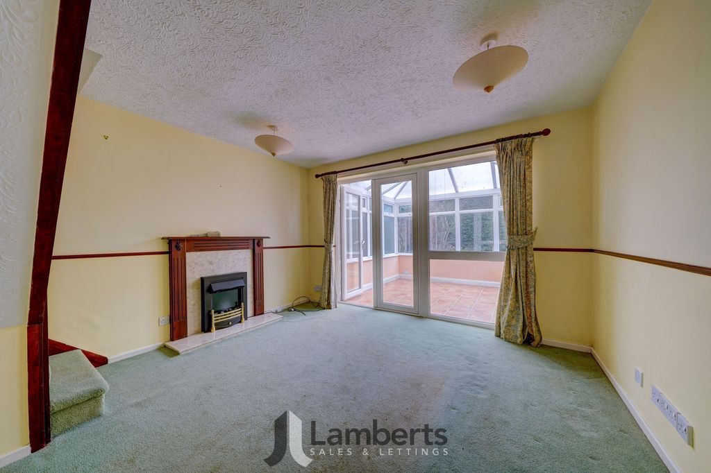 Property photo 2 of 14 Lounge