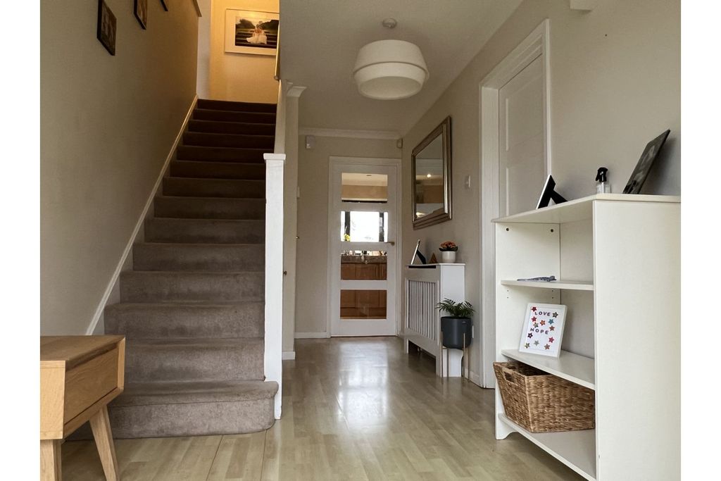 Property photo 2 of 21 Entrance Hall