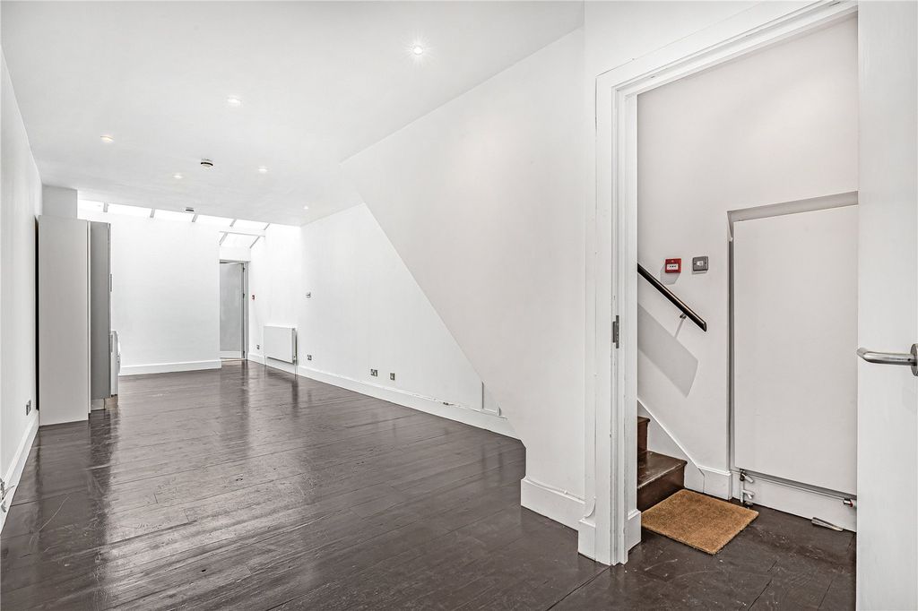 Property photo 1 of 16 Reception/ Kitchen