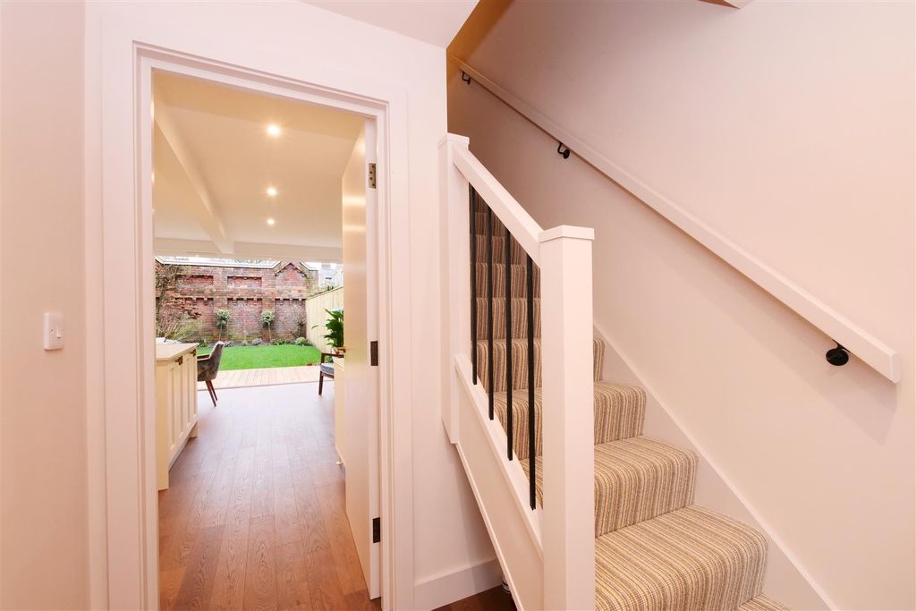 Property photo 3 of 16 Pnmb0131.Jpg