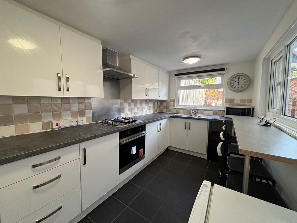 Property photo 2 of 12 Kitchen