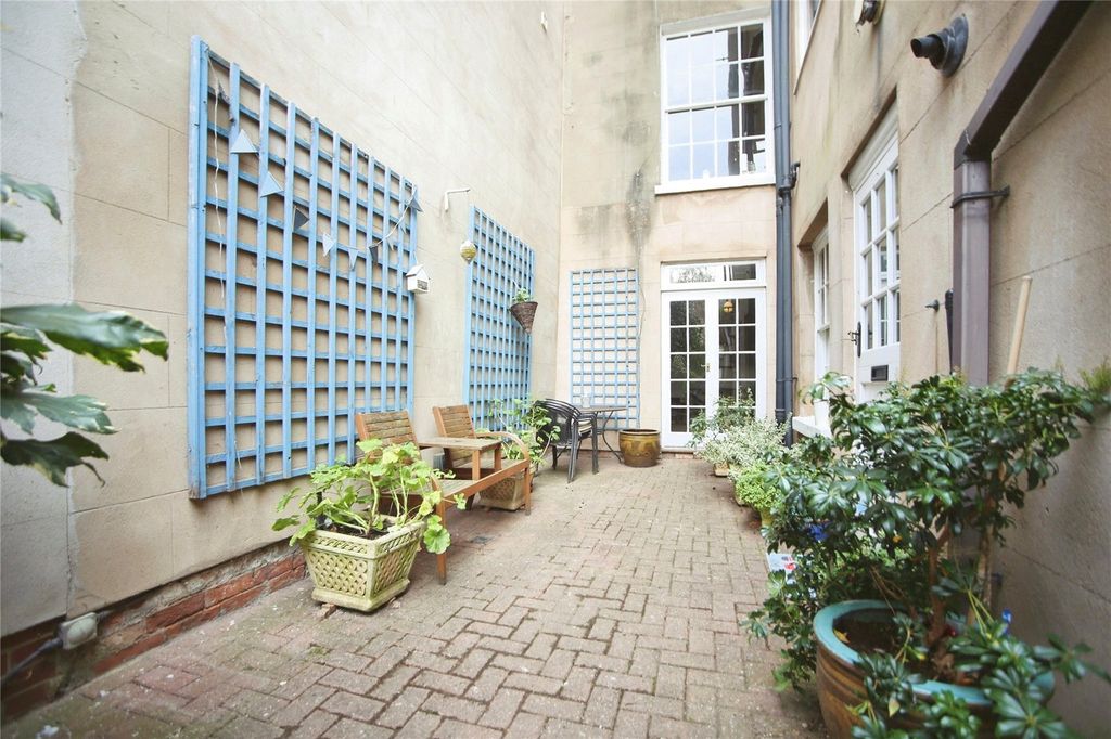 Property photo 2 of 11 Picture No. 14