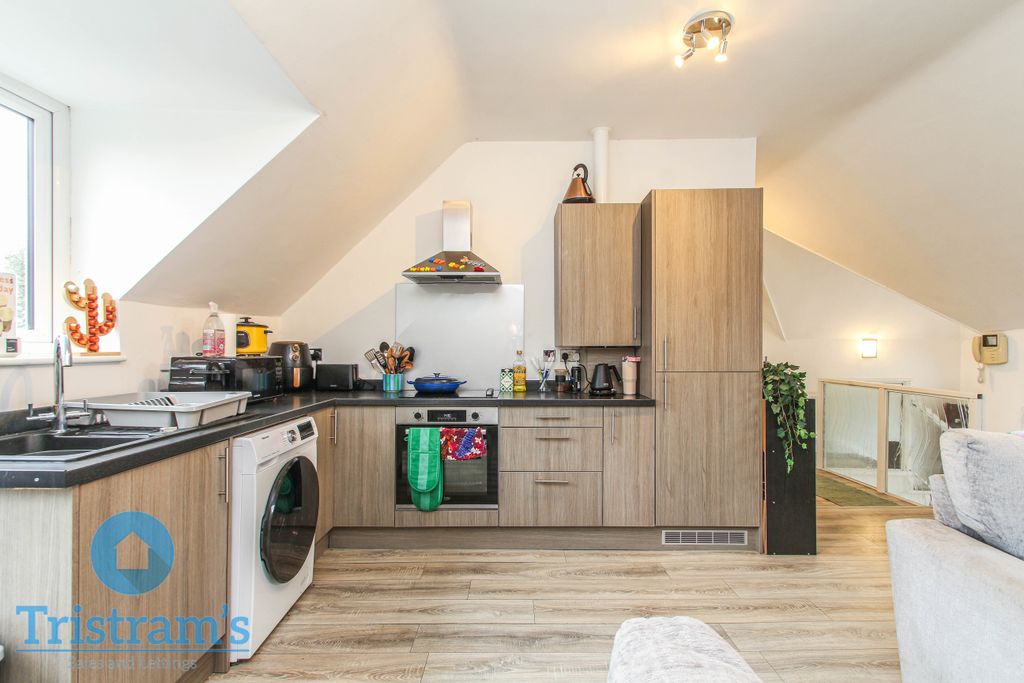 Property photo 3 of 18 Img_10630_7_Original