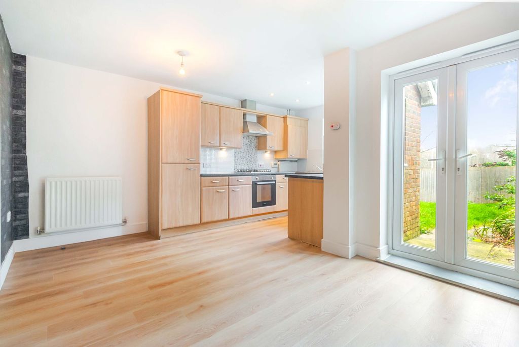 Property photo 3 of 21