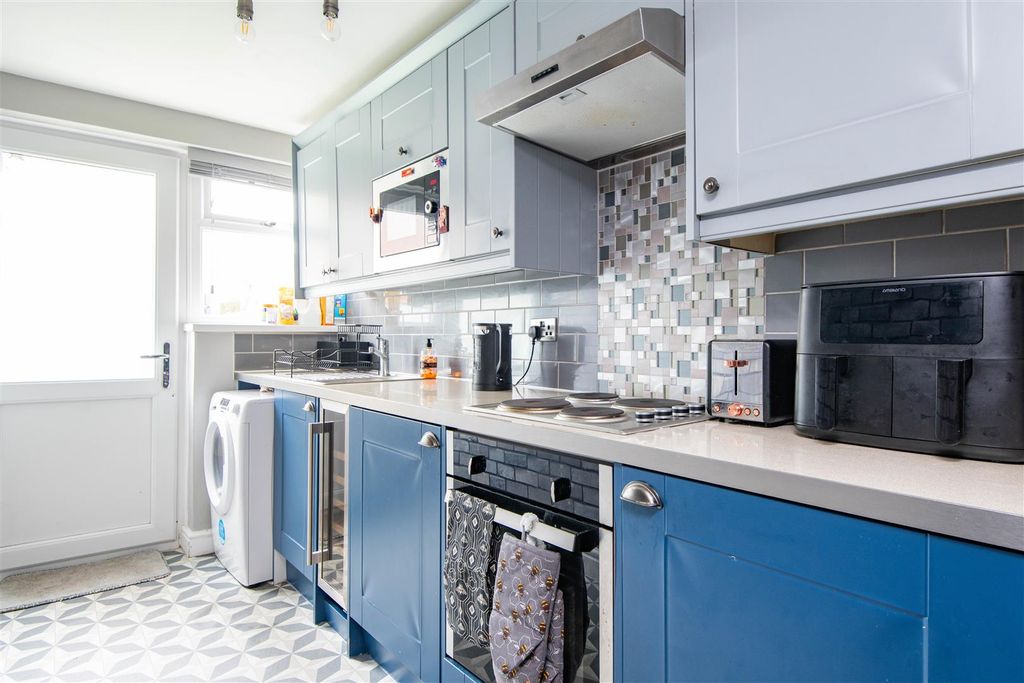 Property photo 3 of 15 Kitchen