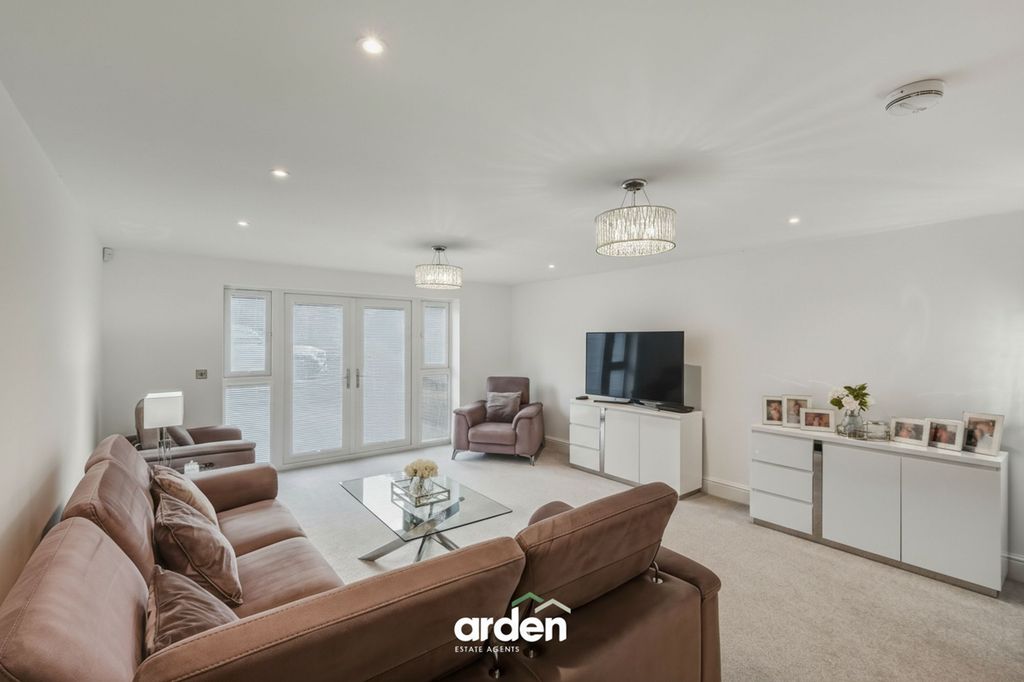 Property photo 3 of 24