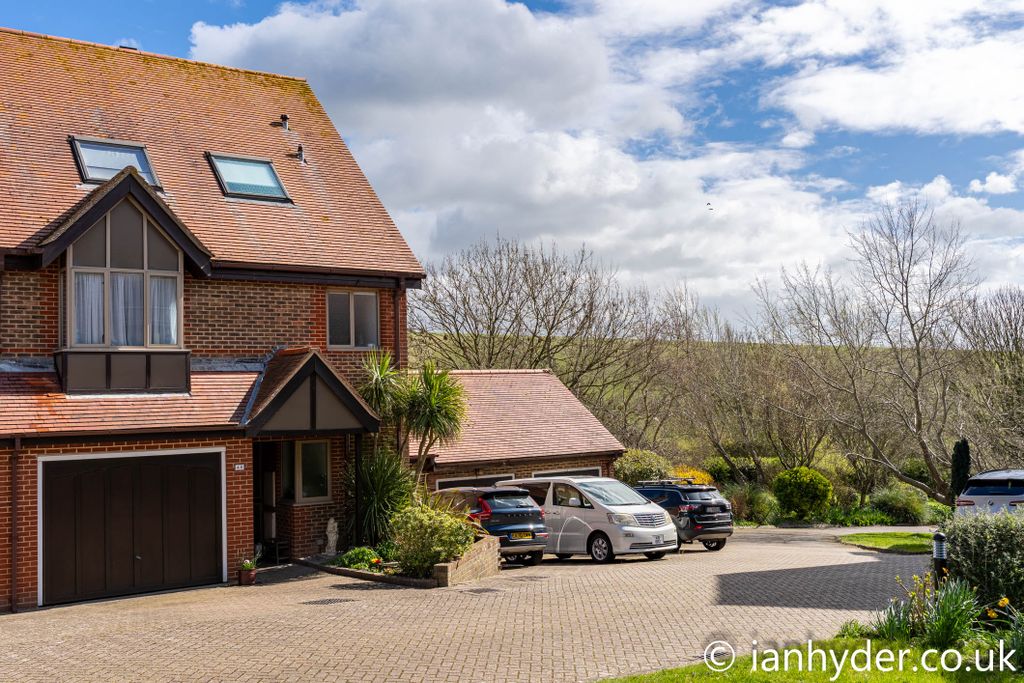 Property photo 2 of 29