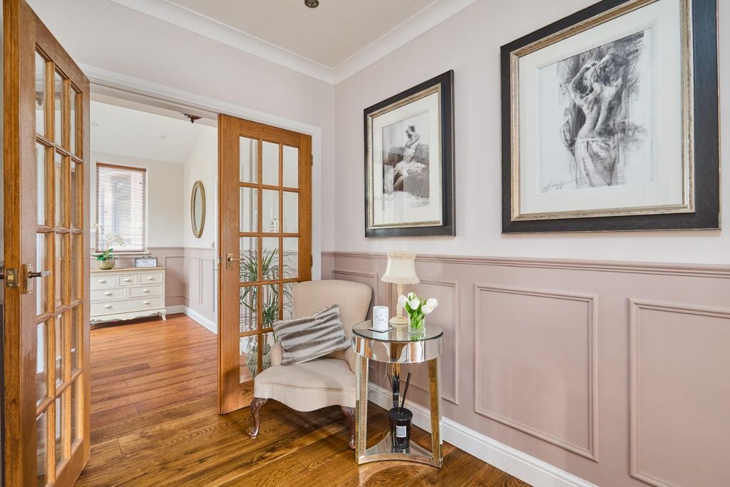 Property photo 3 of 41 31 Glen Road_18.Jpg