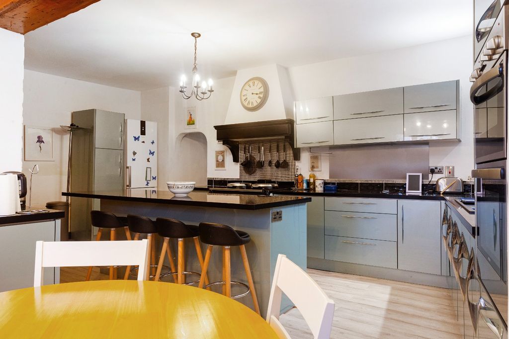Property photo 2 of 15 Kitchen/Dining Room