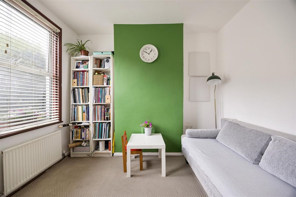 Property photo 3 of 18 Mersey Road, E17