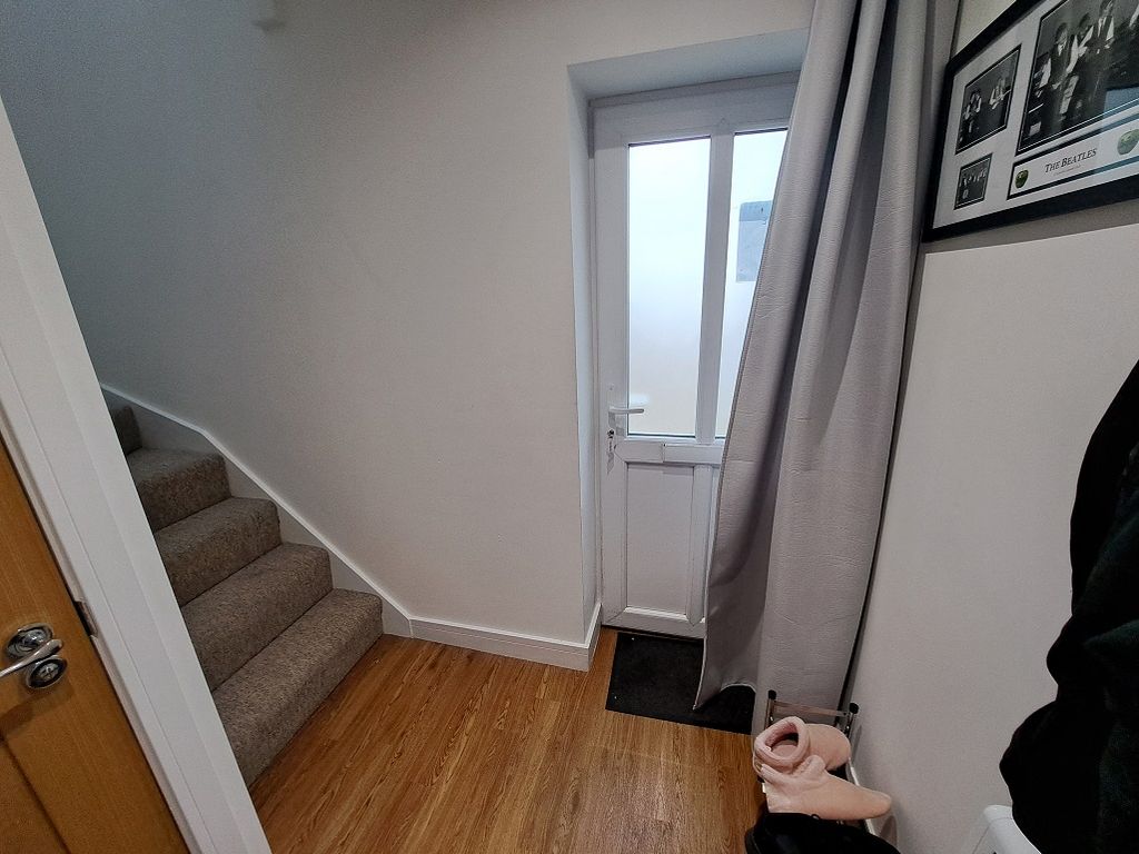 Property photo 2 of 17 Entrance Hall