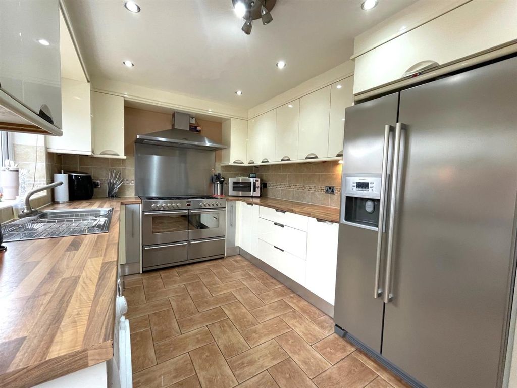 Property photo 3 of 20 E2.Jpg