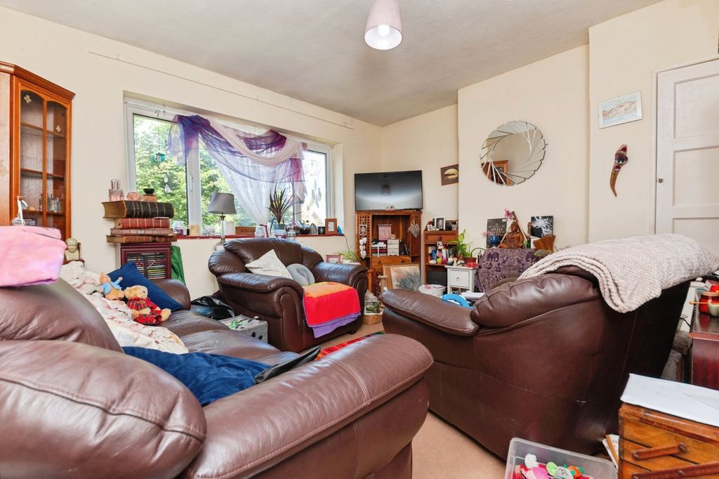 Property photo 2 of 11 Living Room