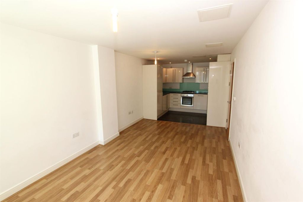 Property photo 2 of 8