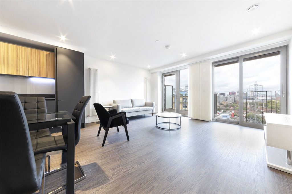 Property photo 2 of 9 Lounge 1