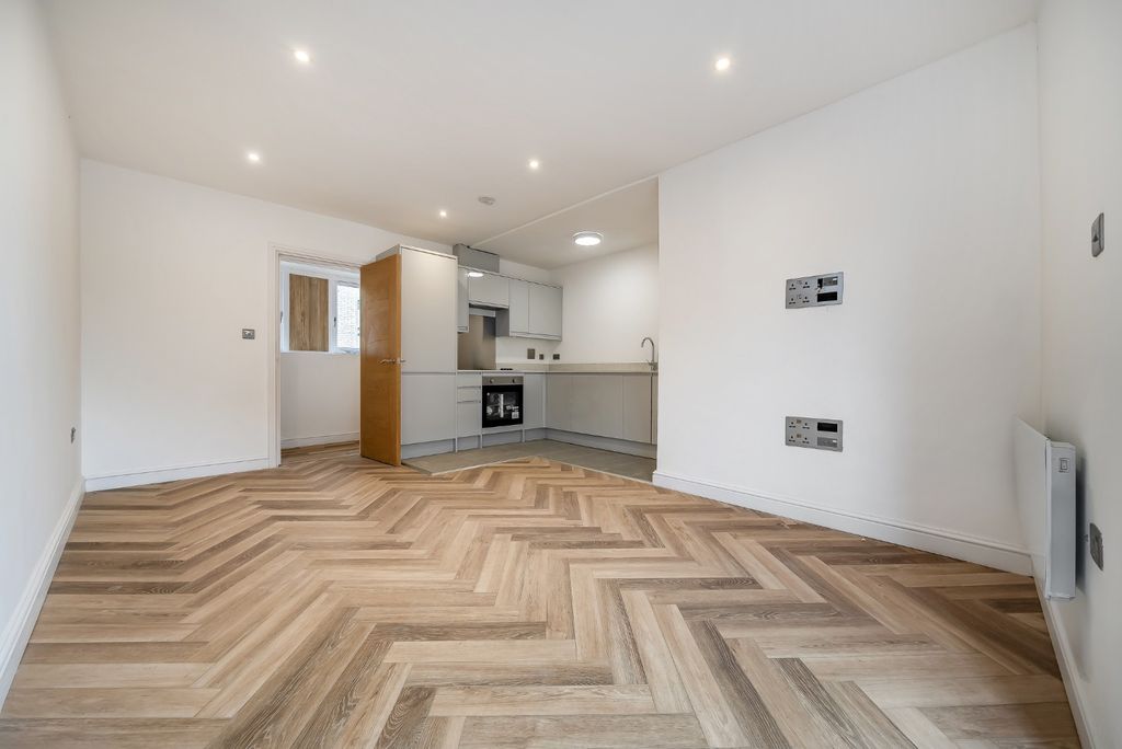 Property photo 3 of 16 4533845